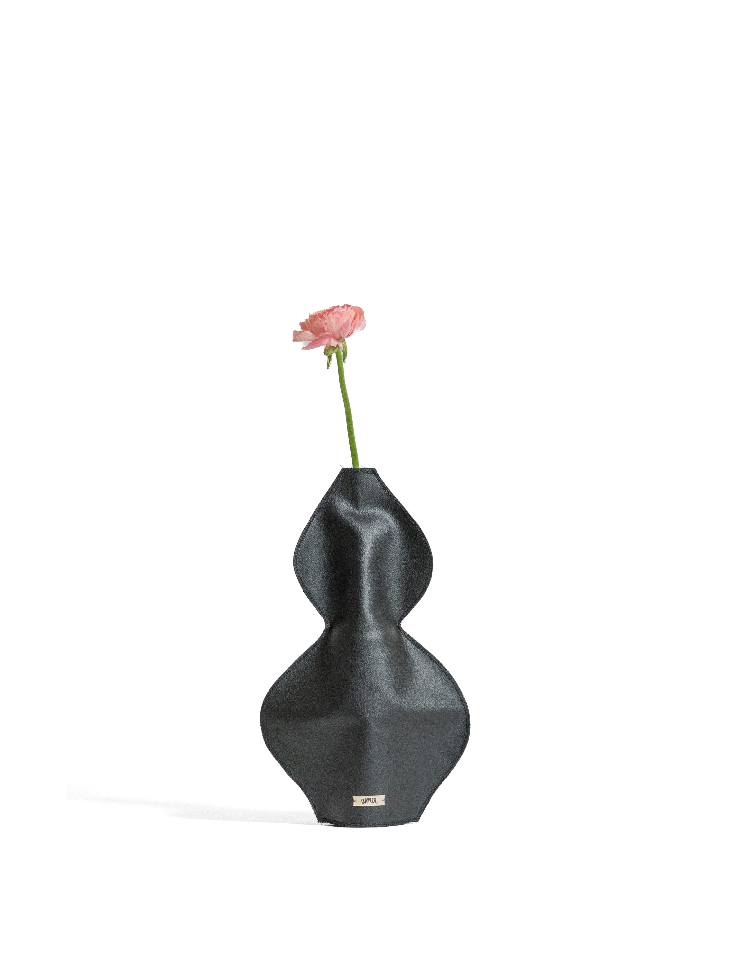 The Curved Face Vase - Black