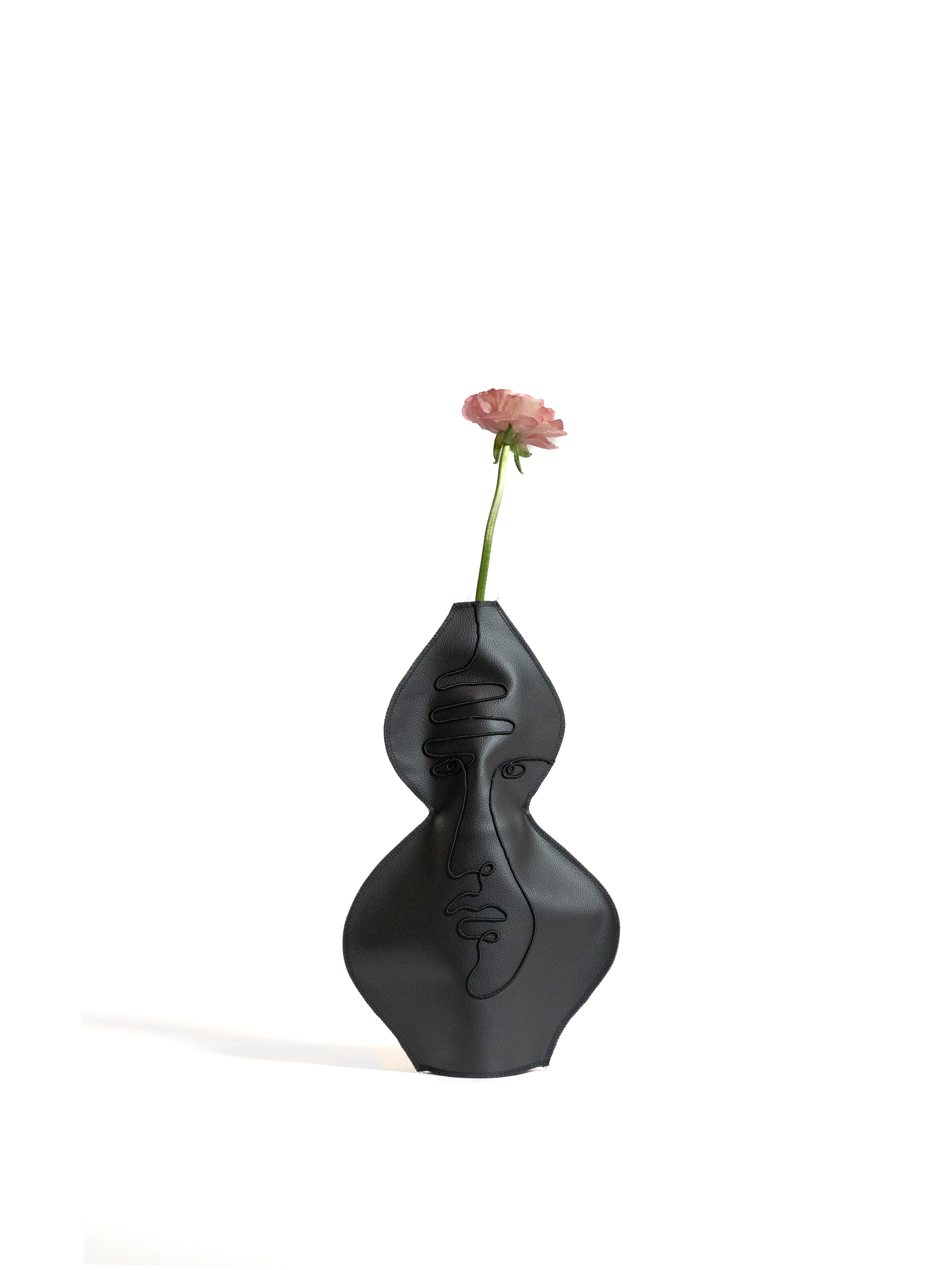 The Curved Face Vase - Black